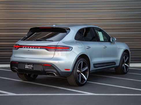 Certified 2026 Porsche Macan AWD/4WD image 7