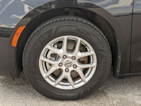 Used 2023 Chrysler Voyager LX image 29