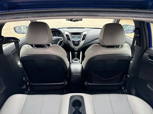 Used 2012 Hyundai Veloster w/ Style Pkg image 17