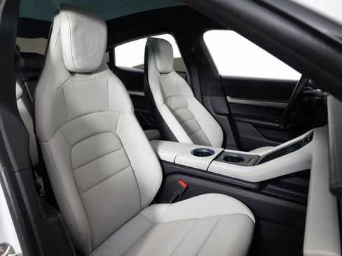 Used 2021 Porsche Taycan 4S w/ Premium Package image 27