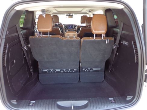 Used 2017 Chrysler Pacifica Limited w/ UConnect Theater Package FWD image 23