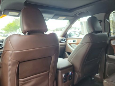 Used 2023 Ford Explorer King Ranch w/ Technology Package image 13