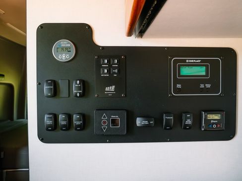 Used 2018 Mercedes-Benz Sprinter 2500 image 19