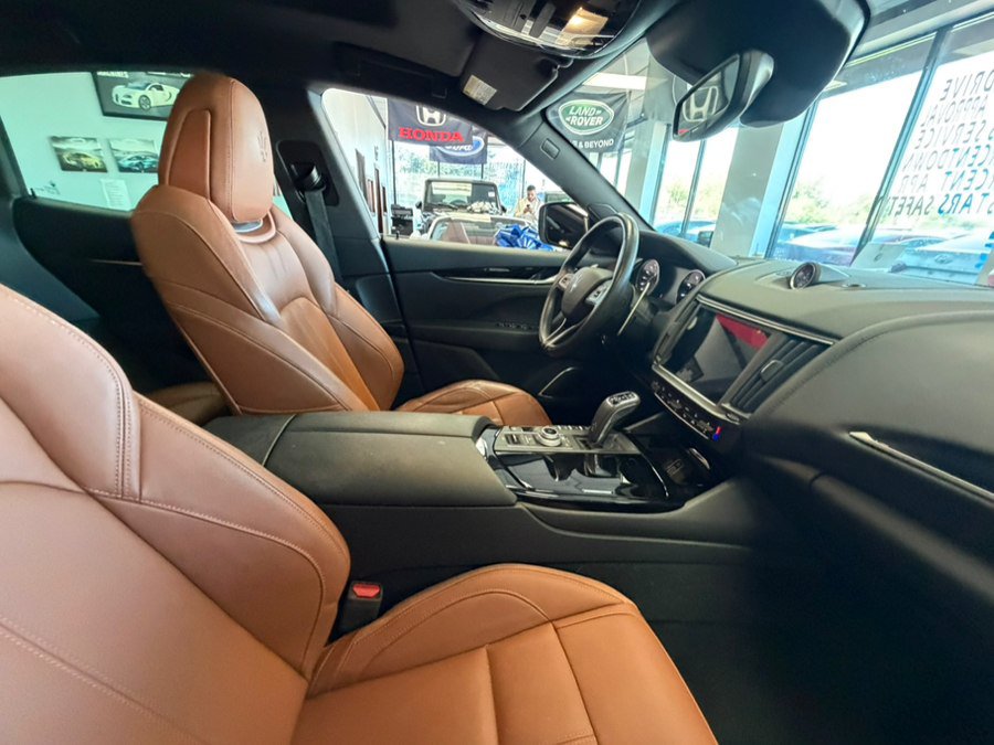Used 2023 Maserati Levante GT AWD/4WD image 54