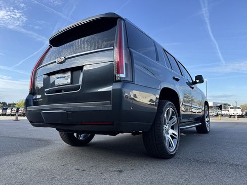 Used 2020 Cadillac Escalade Luxury image 10