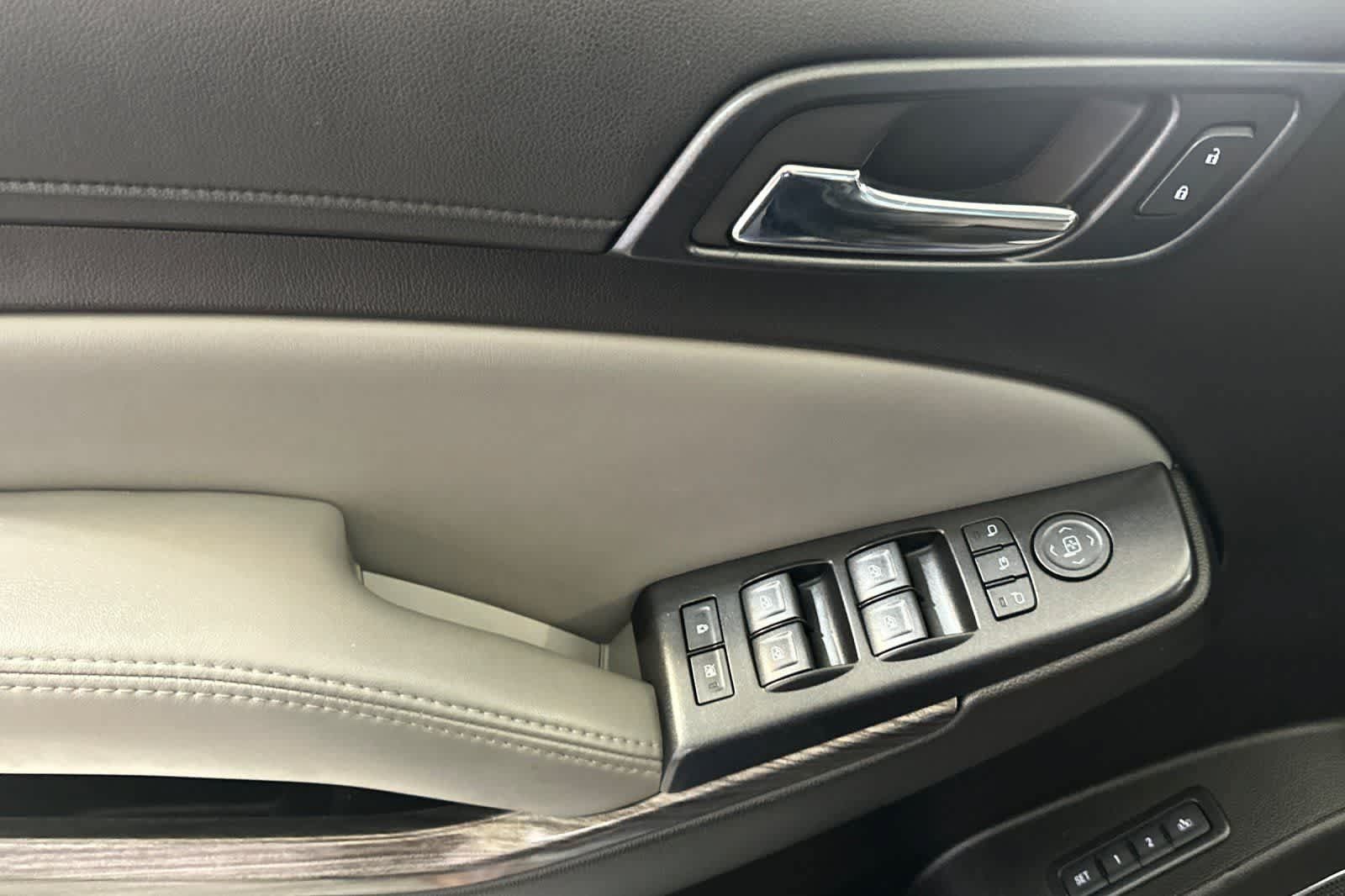 Used 2017 Chevrolet Tahoe LT w/ Luxury Package AWD/4WD image 12