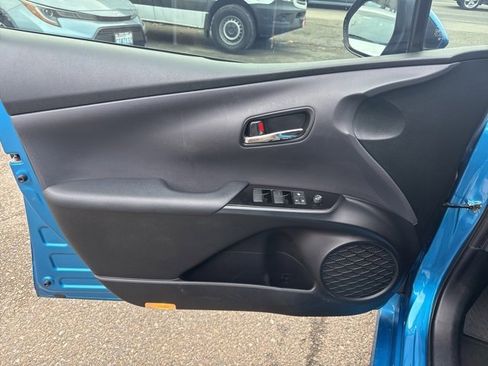 Used 2022 Toyota Prius LE image 15