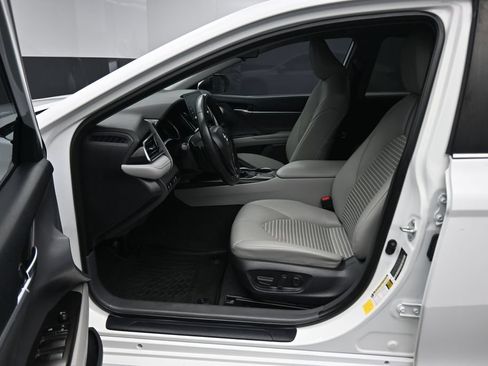 Used 2023 Toyota Camry SE FWD image 11