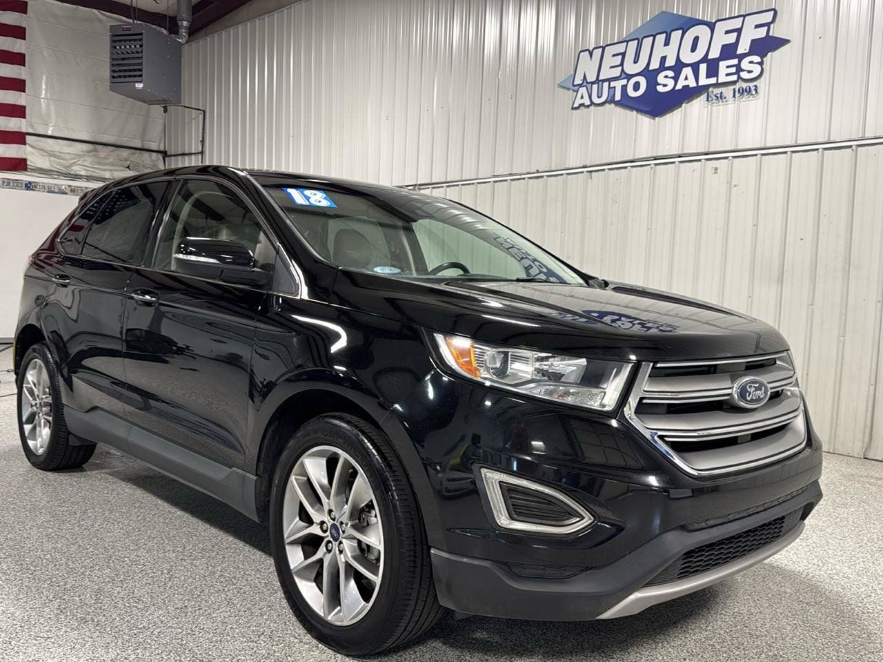 Used 2018 Ford Edge Titanium w/ Equipment Group 301A FWD image 2