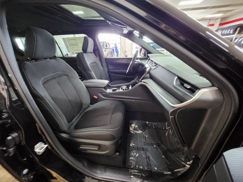 New 2025 Jeep Grand Cherokee L Laredo w/ Luxury Tech Group I image 17