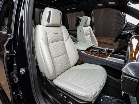 Used 2025 Cadillac Escalade Sport Platinum image 31