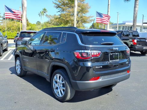 Used 2023 Jeep Compass Latitude image 4