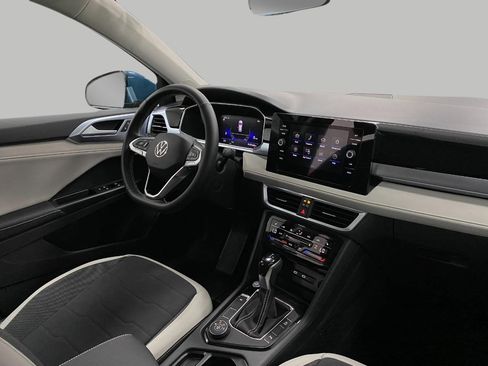 New 2025 Volkswagen Taos SE image 17