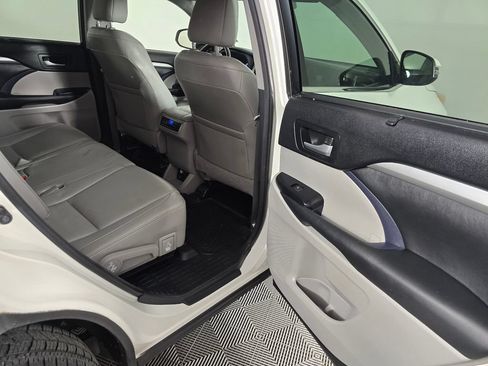 Used 2015 Toyota Highlander XLE AWD/4WD image 13