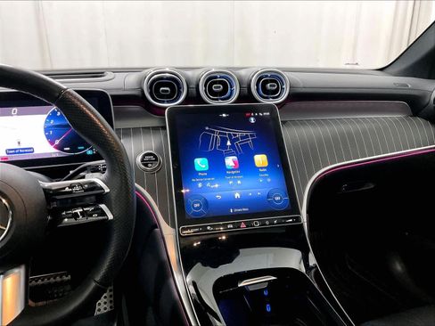 Used 2025 Mercedes-Benz GLC 300 4MATIC image 18