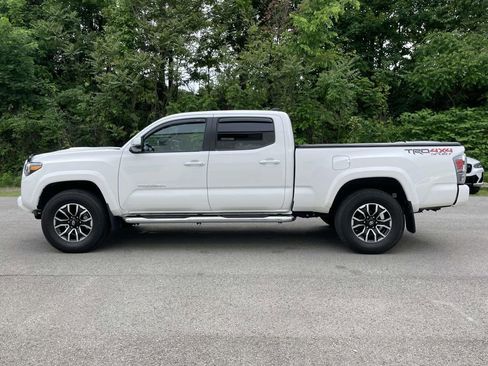 Used 2020 Toyota Tacoma TRD Sport AWD/4WD image 2