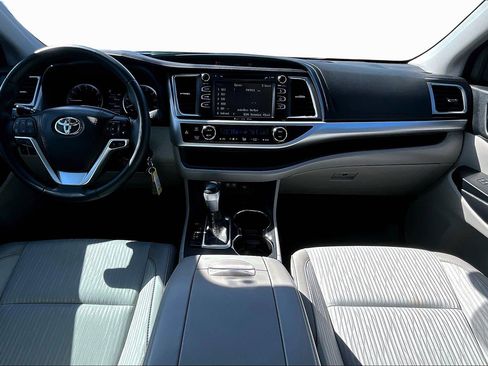 Used 2018 Toyota Highlander LE image 14