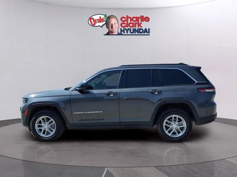 Used 2025 Jeep Grand Cherokee Laredo X image 2
