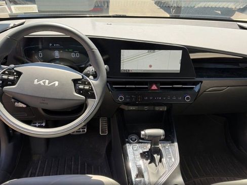 Used 2023 Kia Niro EX Touring FWD image 9
