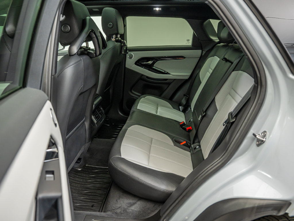Certified 2026 Land Rover Range Rover Evoque Dynamic SE AWD/4WD image 31