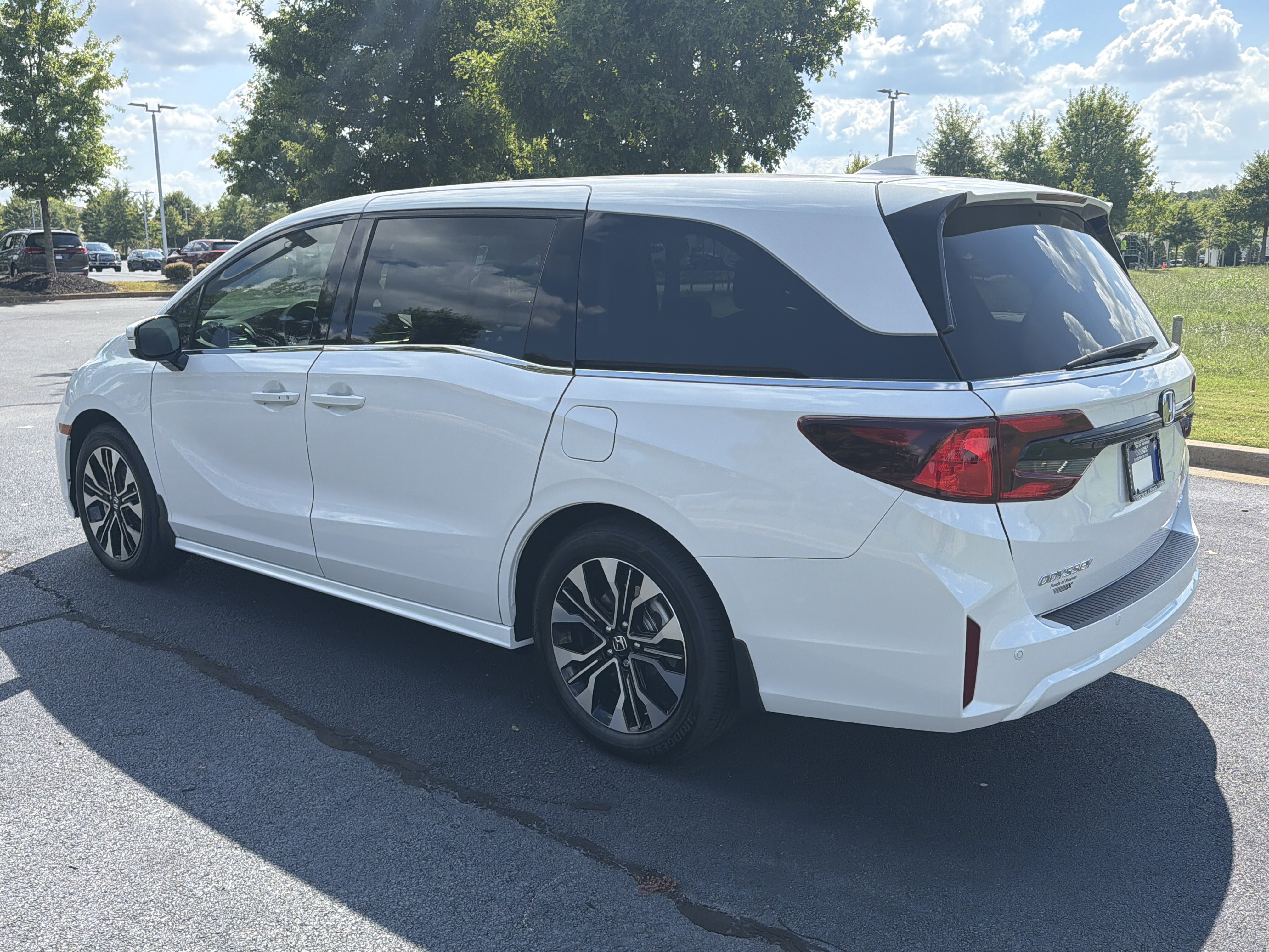 Used 2027 Honda Odyssey Elite image 7