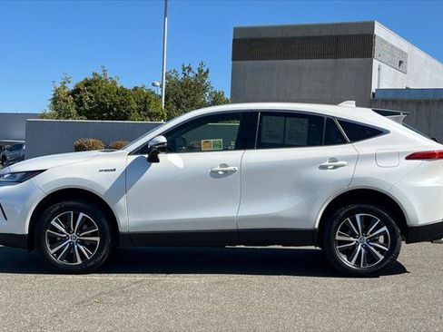 Certified 2021 Toyota Venza LE w/ Carpet Mat Package (TMS) AWD/4WD image 9