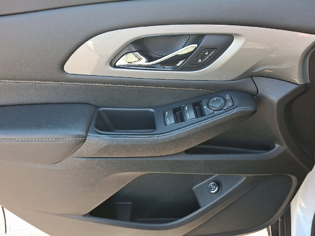 Certified 2021 Chevrolet Traverse LT FWD image 13