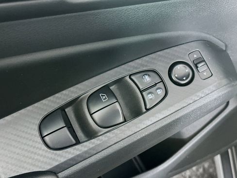 Used 2024 Nissan Altima 2.5 SV image 15