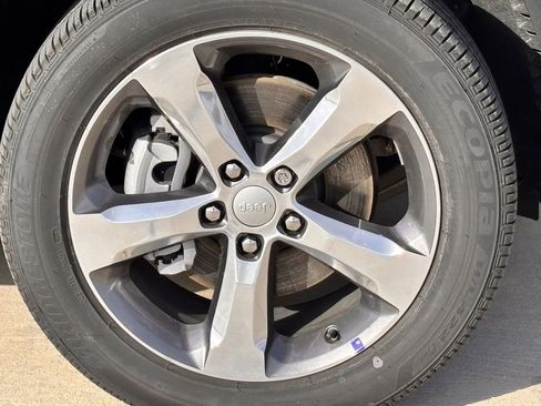 New 2025 Jeep Grand Cherokee L Limited RWD image 4
