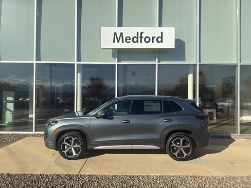 New 2026 Volkswagen Tiguan SE image 7