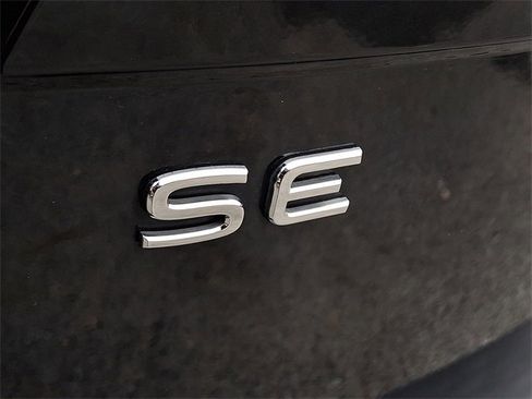Certified 2023 Volkswagen Tiguan SE R-Line image 29