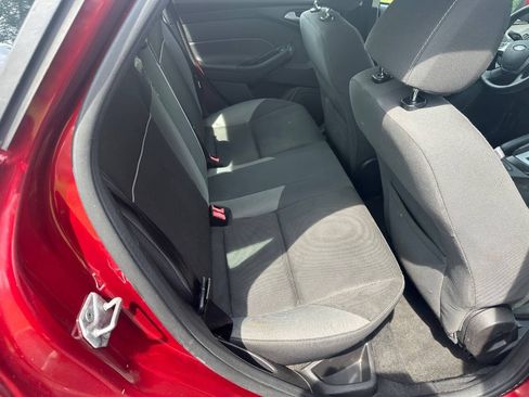 Used 2014 Ford Focus SE w/ SE Winter Package FWD image 12