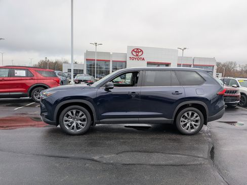 Used 2024 Toyota Grand Highlander Limited image 5