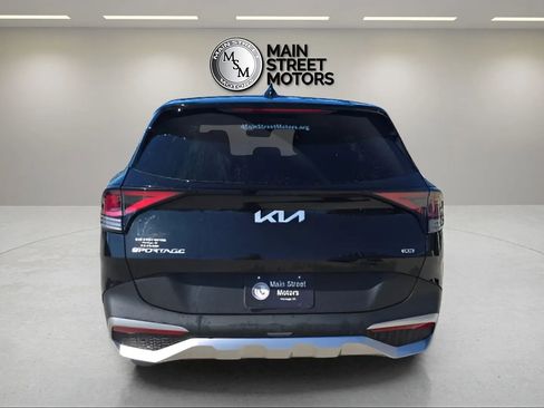 Used 2024 Kia Sportage LX image 4