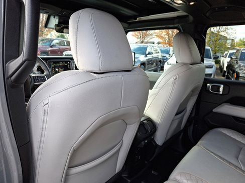 Used 2023 Jeep Wrangler Unlimited Sahara image 21