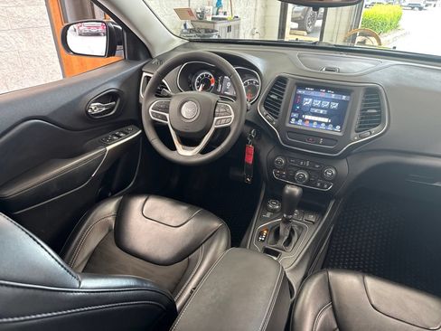 Used 2022 Jeep Cherokee Latitude AWD/4WD image 45