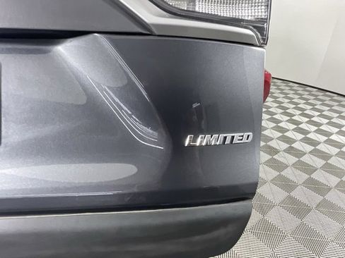 Used 2019 Toyota RAV4 Limited image 9