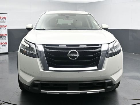 Used 2023 Nissan Pathfinder SL AWD/4WD image 3