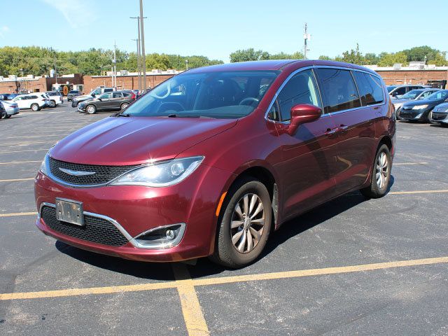 Used 2018 Chrysler Pacifica Touring Plus FWD image 2
