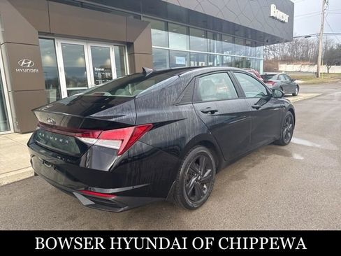 Used 2021 Hyundai Elantra SEL w/ Convenience Package image 7