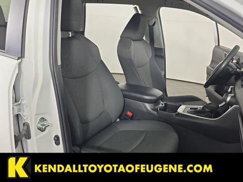 Used 2024 Toyota RAV4 XLE AWD/4WD image 29