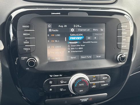 Used 2019 Kia Soul ! FWD image 17