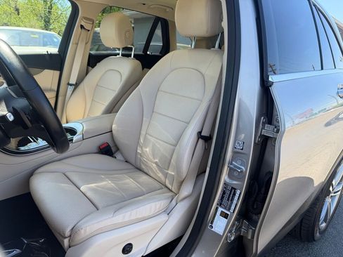 Used 2021 Mercedes-Benz GLC 300 4MATIC image 10