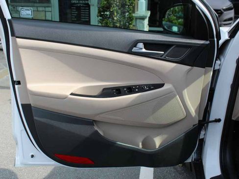 Used 2016 Hyundai Tucson SE w/ Option Group 02 FWD image 10