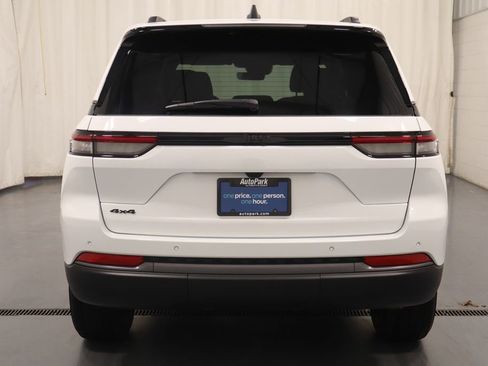 New 2026 Jeep Grand Cherokee Altitude AWD/4WD image 8