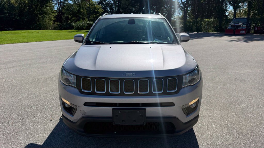 Used 2018 Jeep Compass Latitude FWD image 3