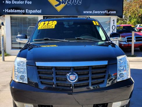 Used 2011 Cadillac Escalade 2WD image 3