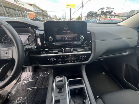 Used 2025 Nissan Pathfinder SV AWD/4WD image 17