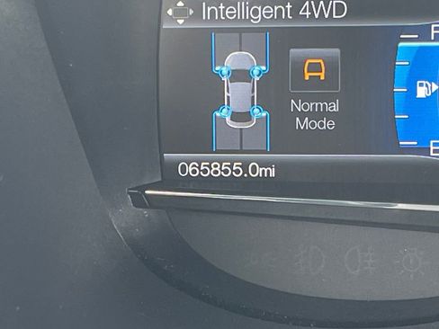 Used 2017 Ford Explorer XLT w/ Equipment Group 202A AWD/4WD image 22