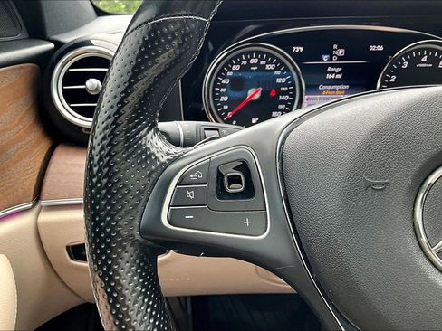 Used 2017 Mercedes-Benz E 400 4MATIC Wagon image 18